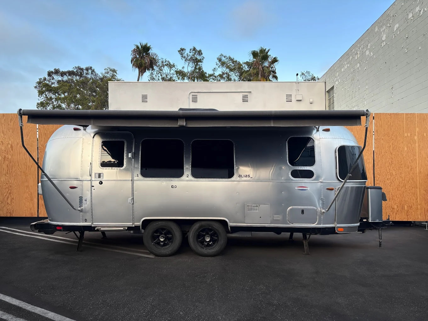 alias seller drop-off in Los Angeles